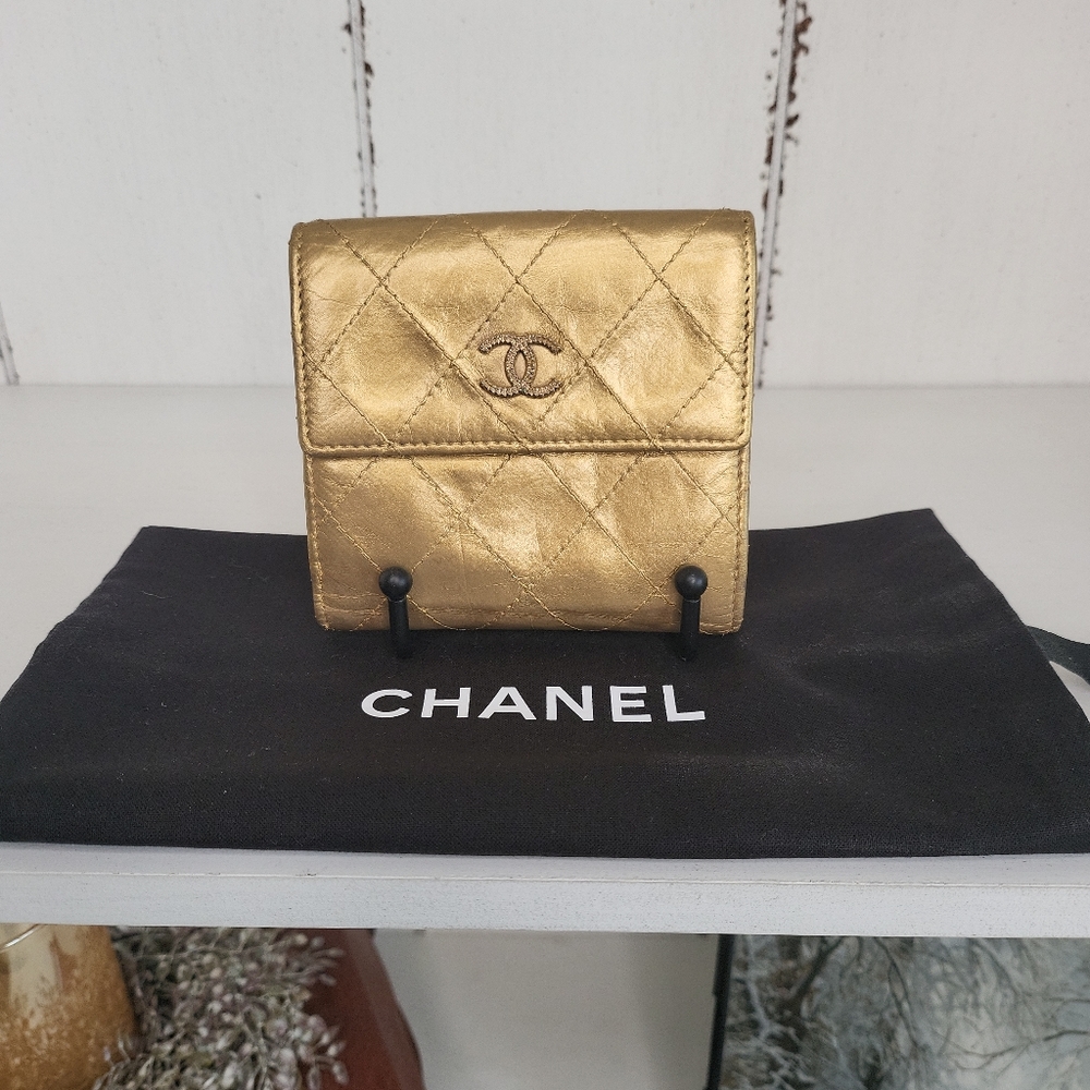 AUTHENTIC Chanel bifold wallet